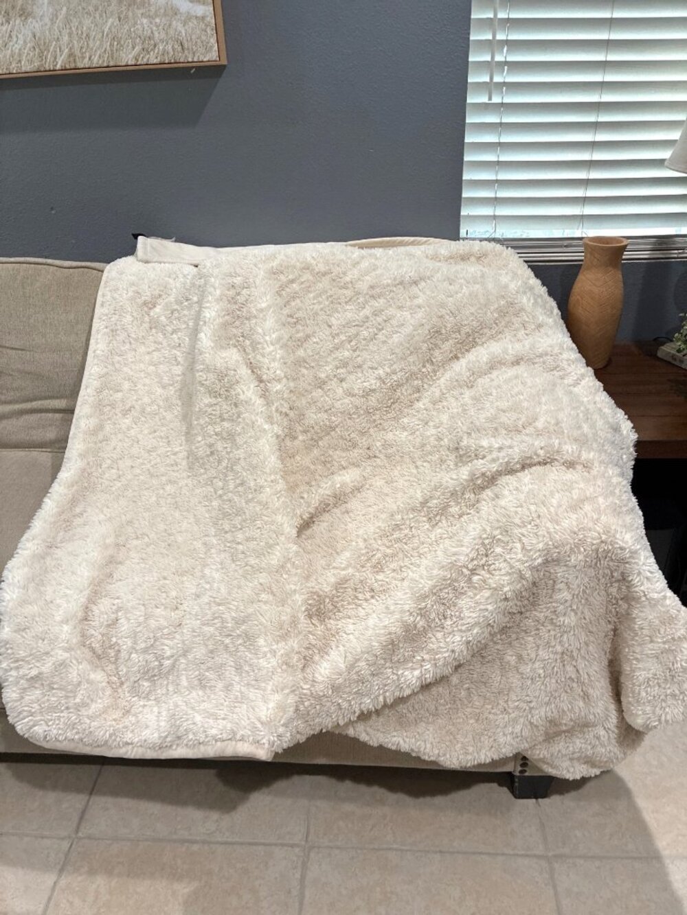 Mon Chateau Luxuri Collection throw Blanket Beige Fluffy soft one size
